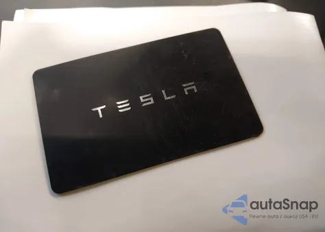 2022 Tesla Model Y Long Range Dual Motor All-Wheel Drive z USA, uszkodzony, nr VIN 7SAYGDEE3NF435942